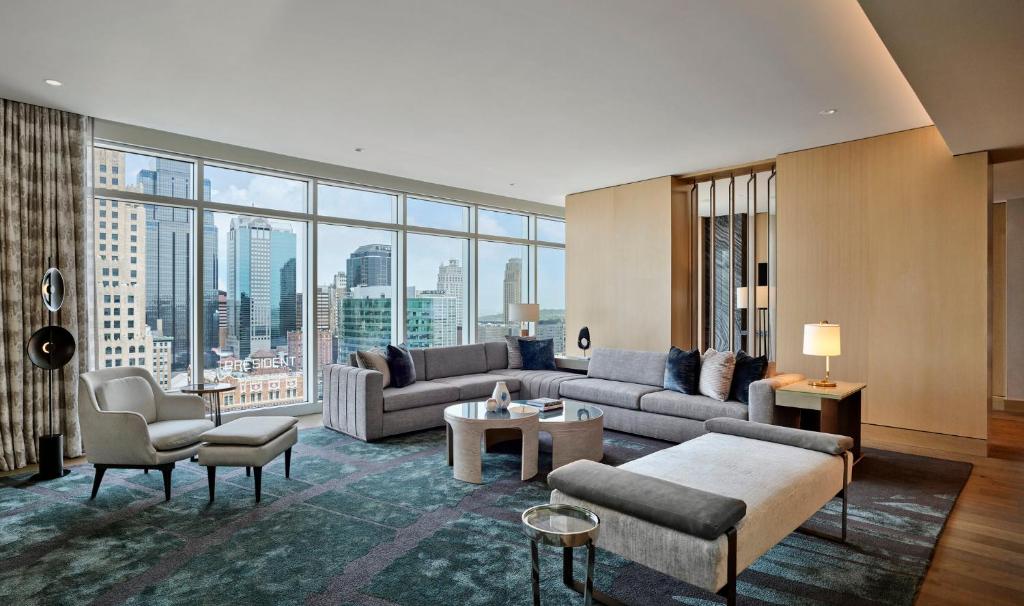 Loews Kansas City Image