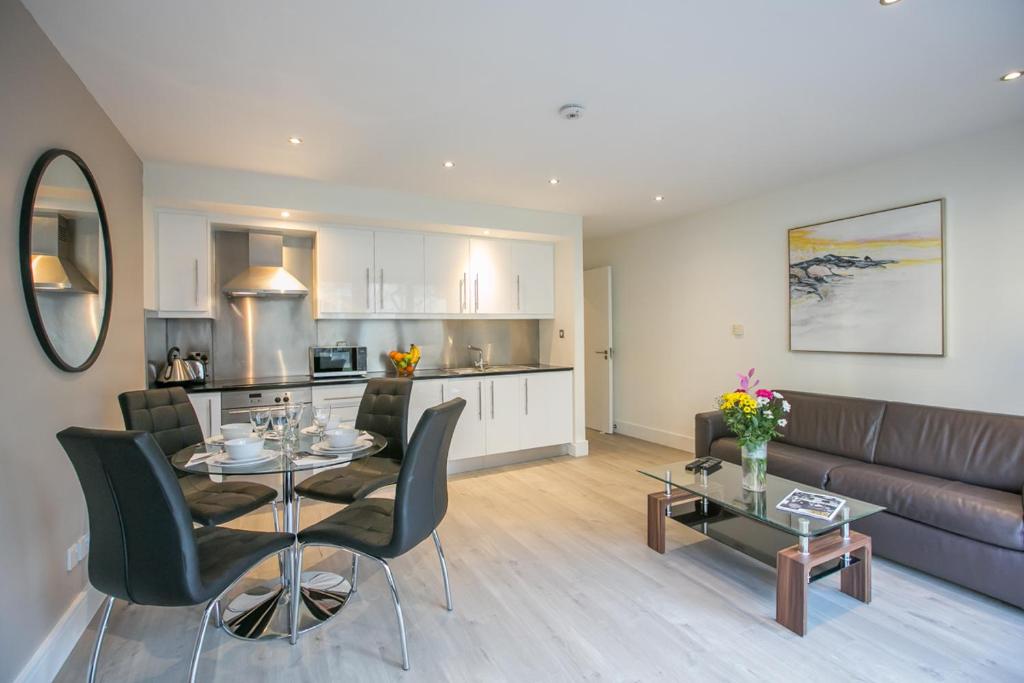 IFSC Townhouse Apartments 5
