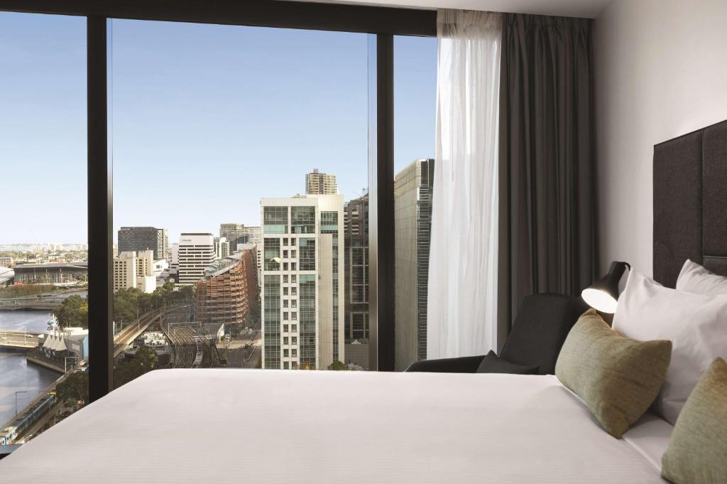Vibe Hotel Melbourne Image