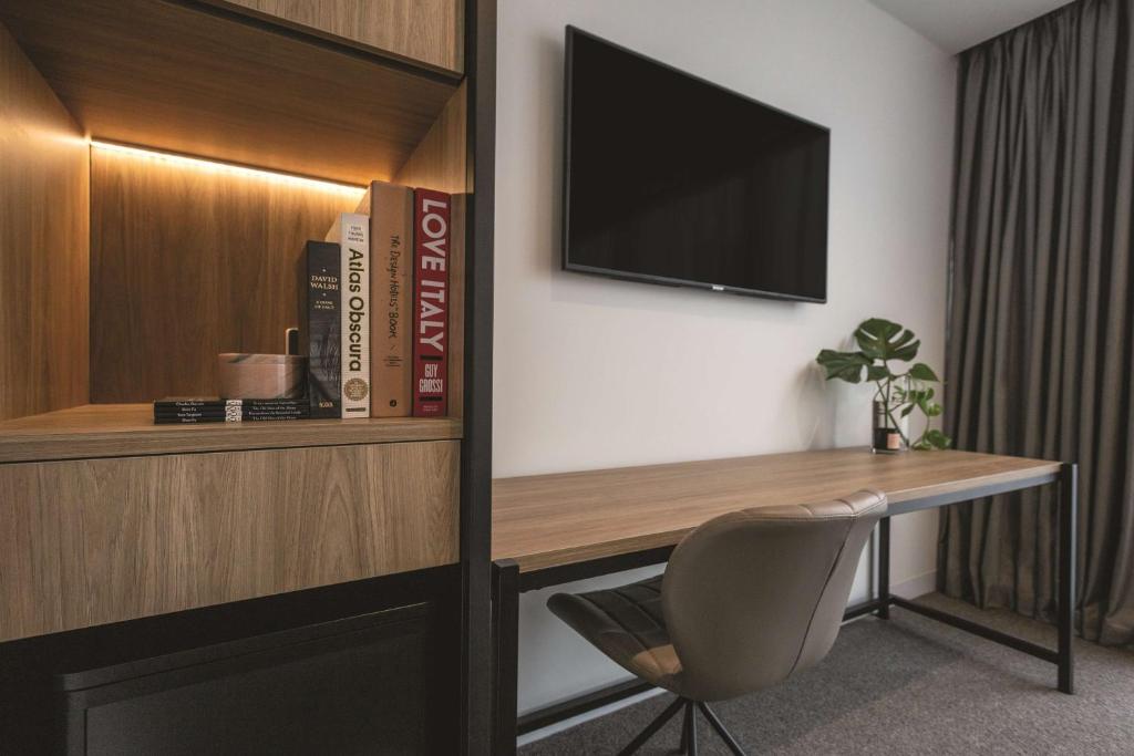 Vibe Hotel Melbourne Image