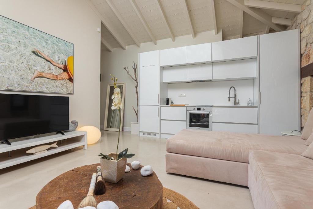 Pure Amber Suite Elani 5