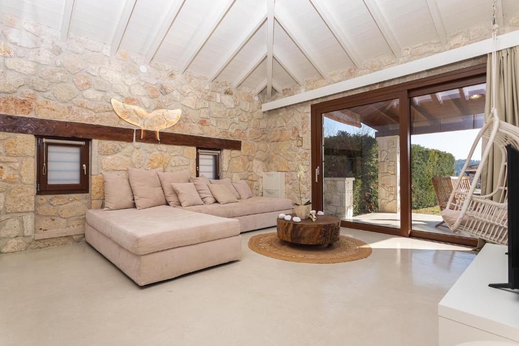 Pure Amber Suite Elani 7