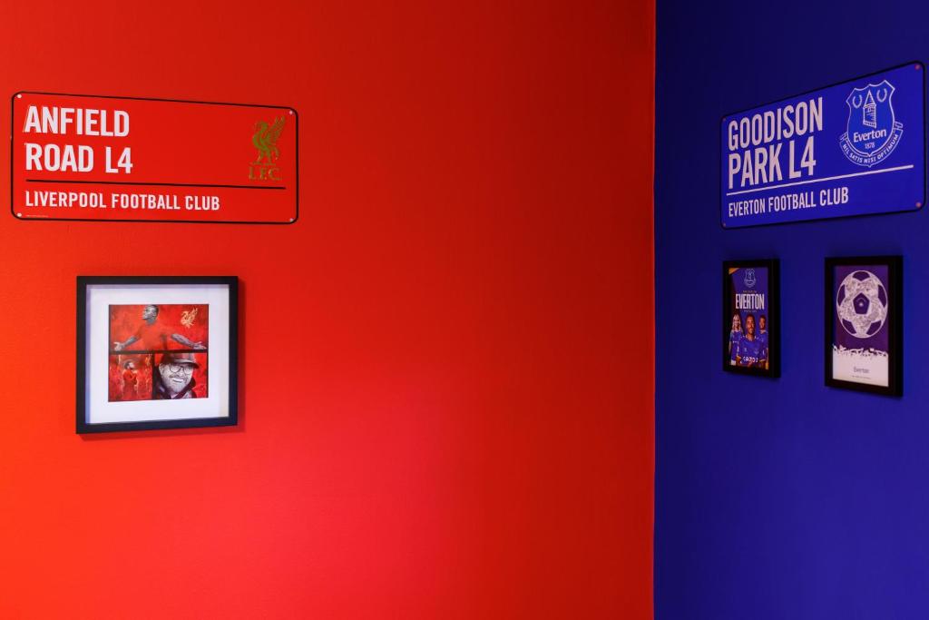 FLATZY - Iconic Beatles and Liverpool Culture Home 4