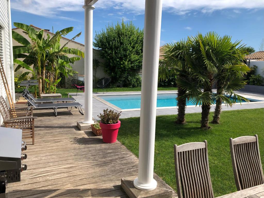 Maison M, chambre privée accès jardin piscine et jacuzzi près de La Rochelle
