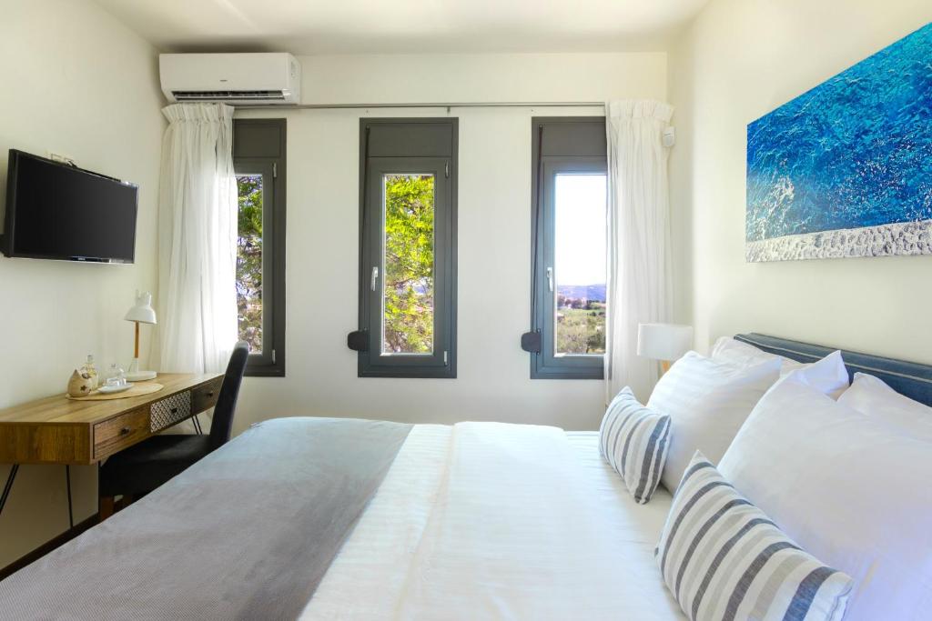 Private Romantic Villa with Pool - Aura 7