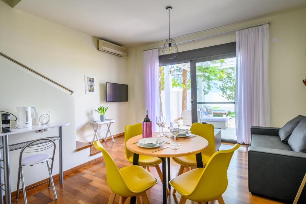 Private Romantic Villa with Pool - Aura 5