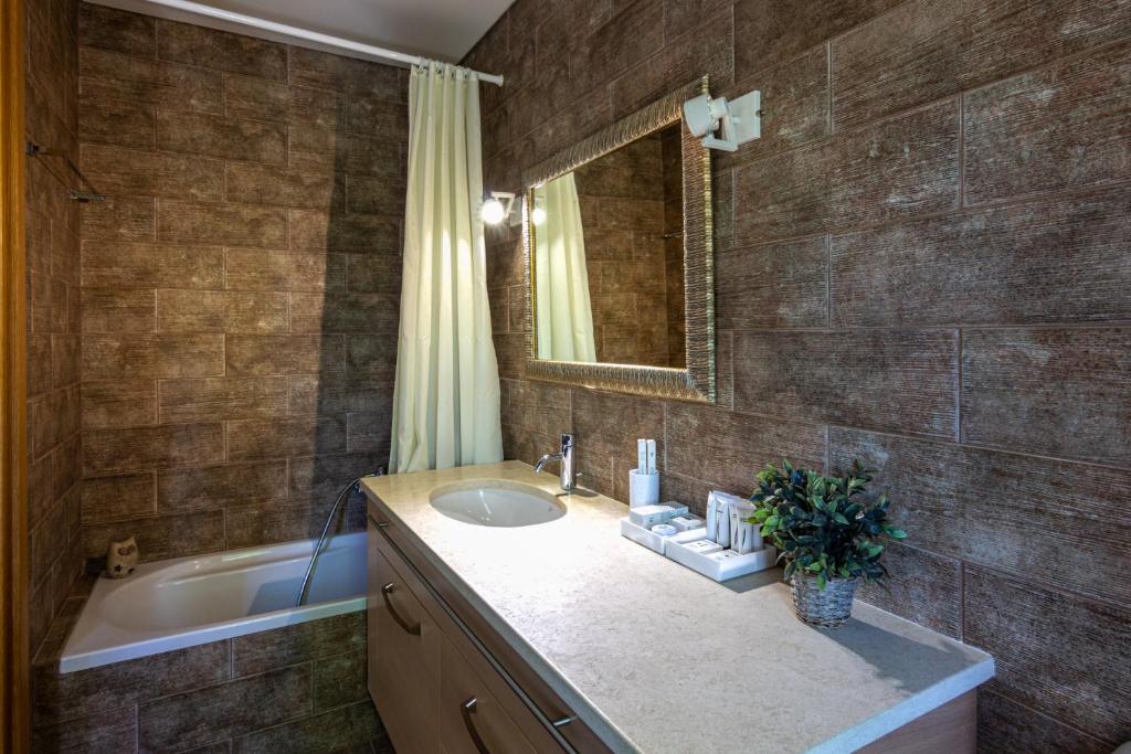 Private Romantic Villa with Pool - Aura 3