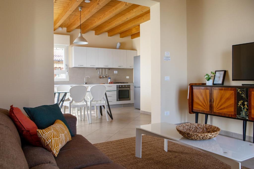 Casa con ampio terrazzo, vista lago e giardino 4