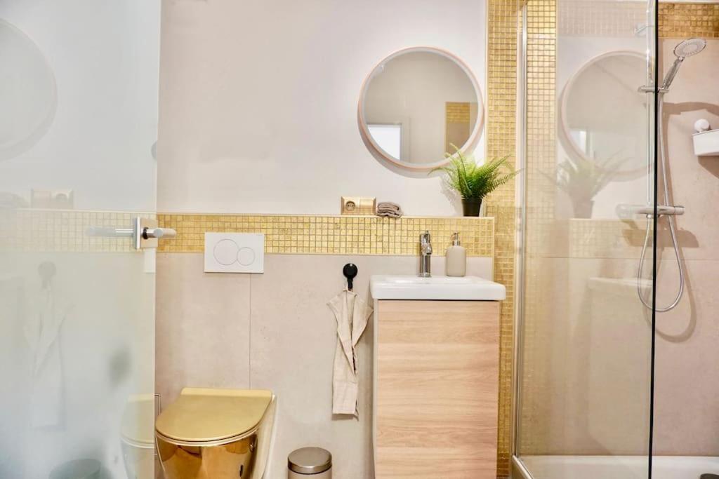 NEU modernes Apartment in Top Lage, free Parking max 1,65m Höhe und 1,8m Breite 5