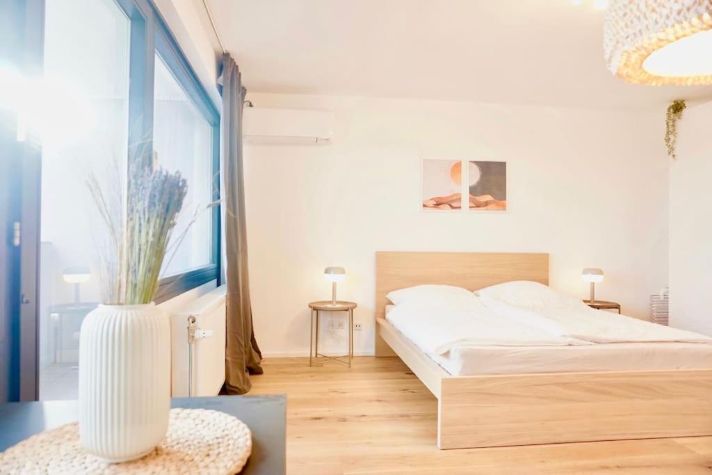 NEU modernes Apartment in Top Lage, free Parking max 1,65m Höhe und 1,8m Breite 3