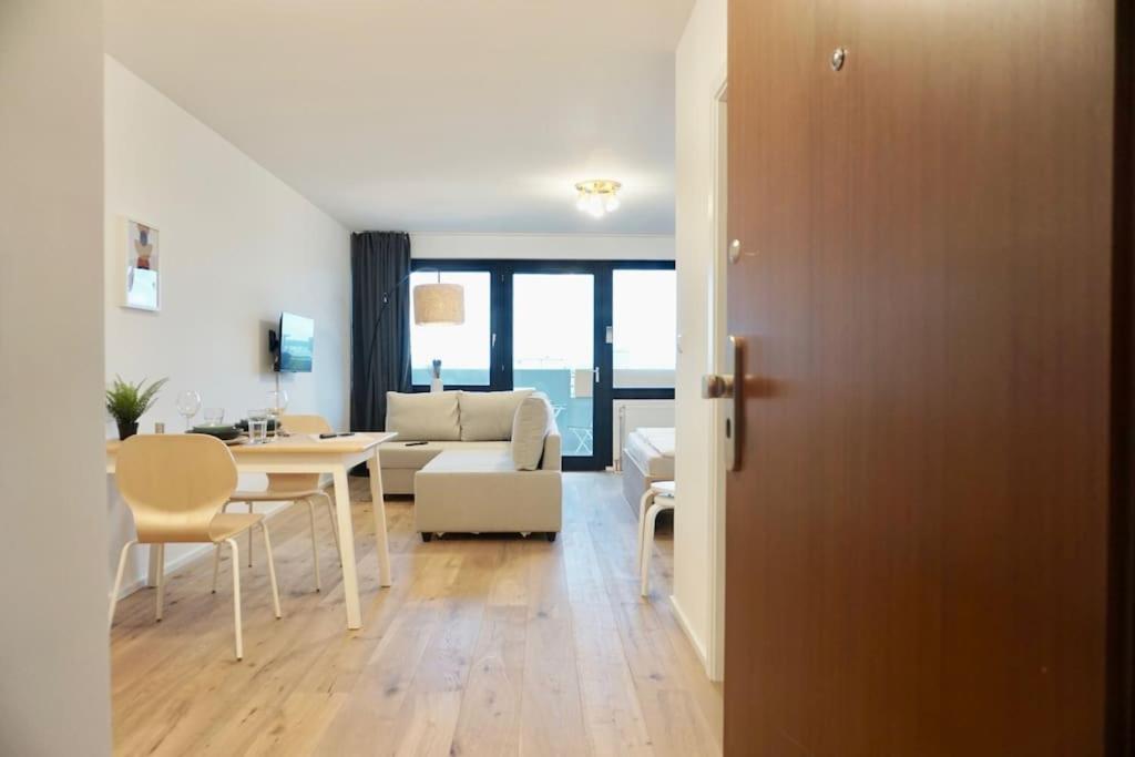 NEU modernes Apartment in Top Lage, free Parking max 1,65m Höhe und 1,8m Breite 7