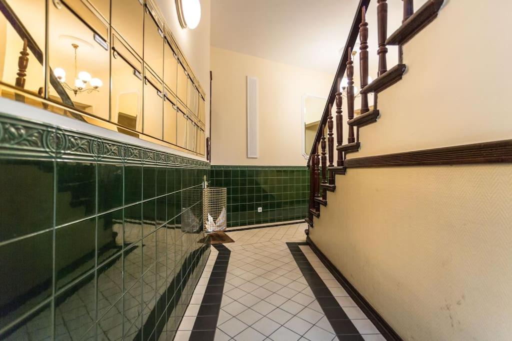 Zentrale Altbauwohnung im Helmholtzkiez 8