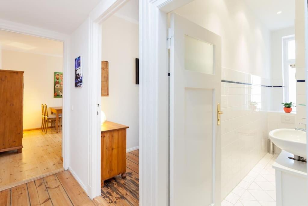 Zentrale Altbauwohnung im Helmholtzkiez 3