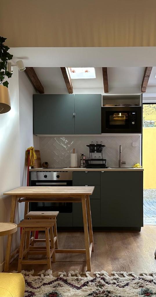 Estoril Tiny Home 5 Minutes From the Beach 4