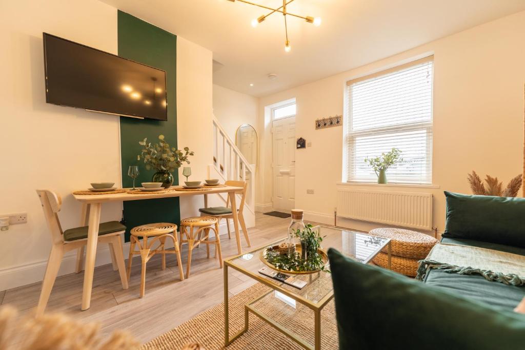 Peaceful Returns - 2 Bed House Near Roundhay Park 5
