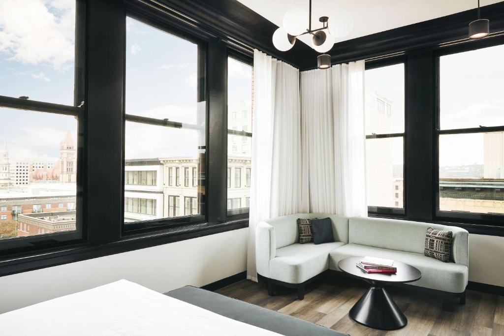 Kinley Cincinnati Downtown, a Tribute Portfolio Hotel Image