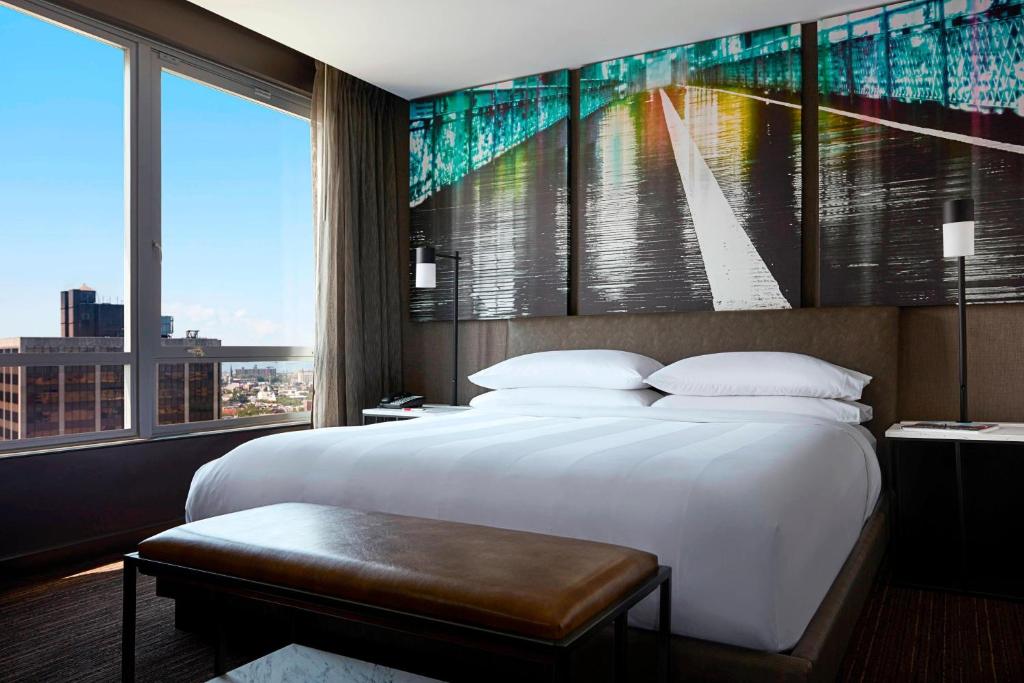 New York Marriott at the Brooklyn Bridge Image