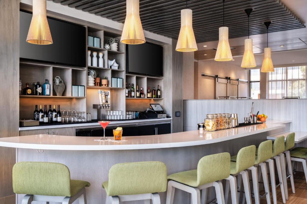 Element San Jose Airport Image