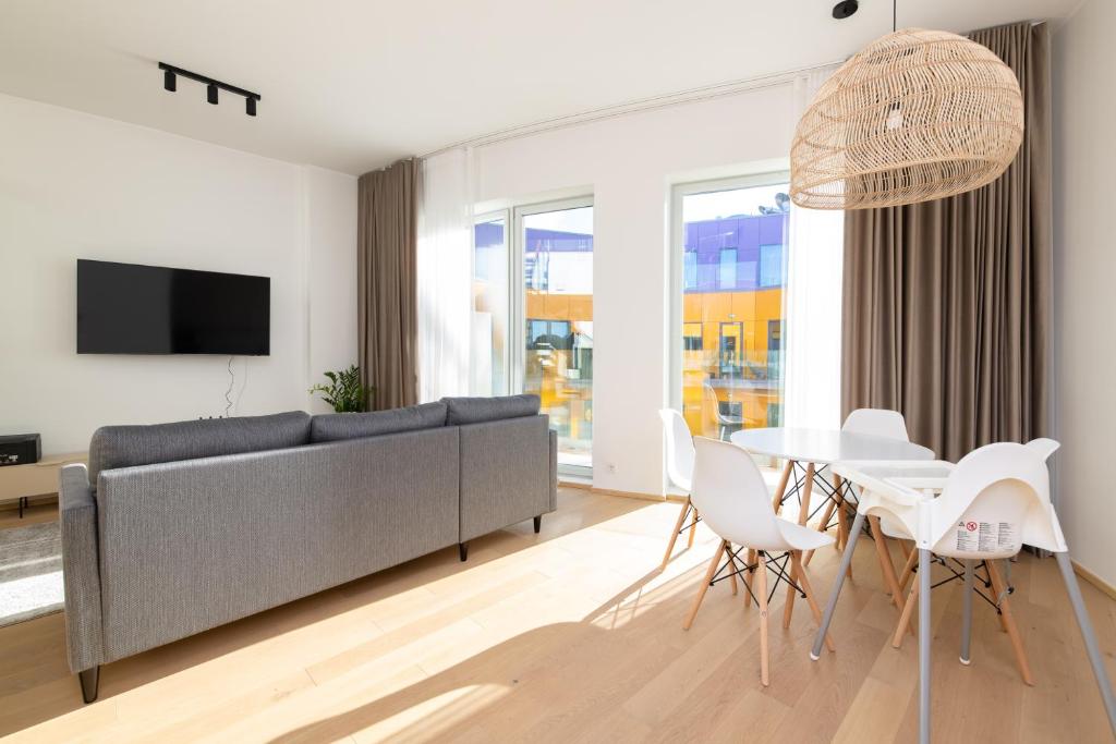 4bdr Modern and Stylish Apartment near Kadriorg with Free Parking 5