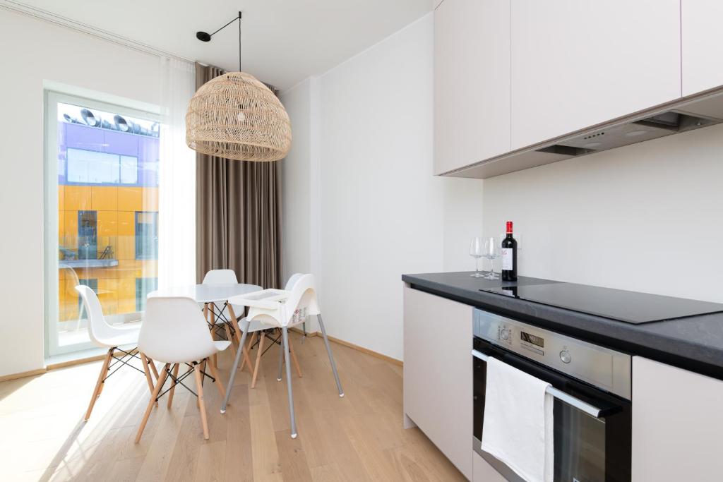 4bdr Modern and Stylish Apartment near Kadriorg with Free Parking 8