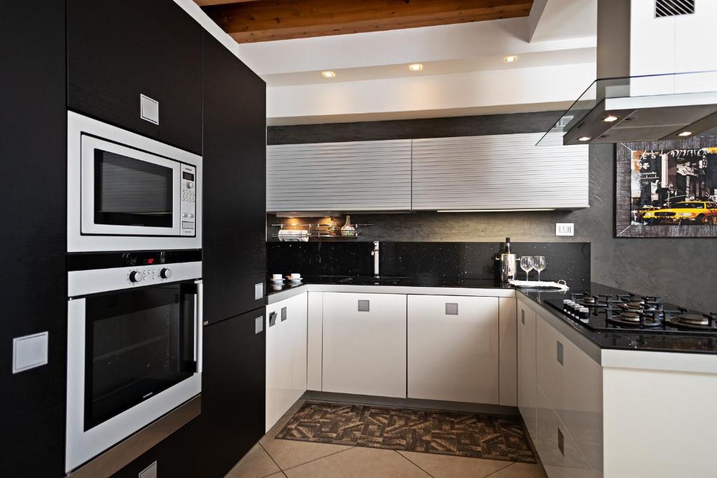 Photo de la galerie de l'établissement VILLA LOVE - Regarda Travel, à Lazise