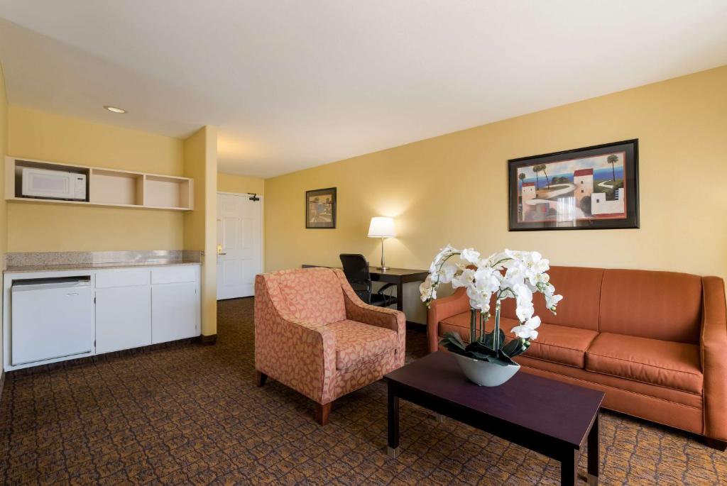 Best Western Escondido Hotel Image