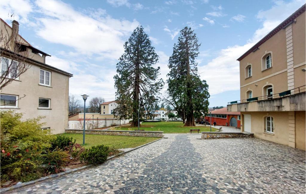 2 Bedroom Awesome Home In Bas-En-Basset 6