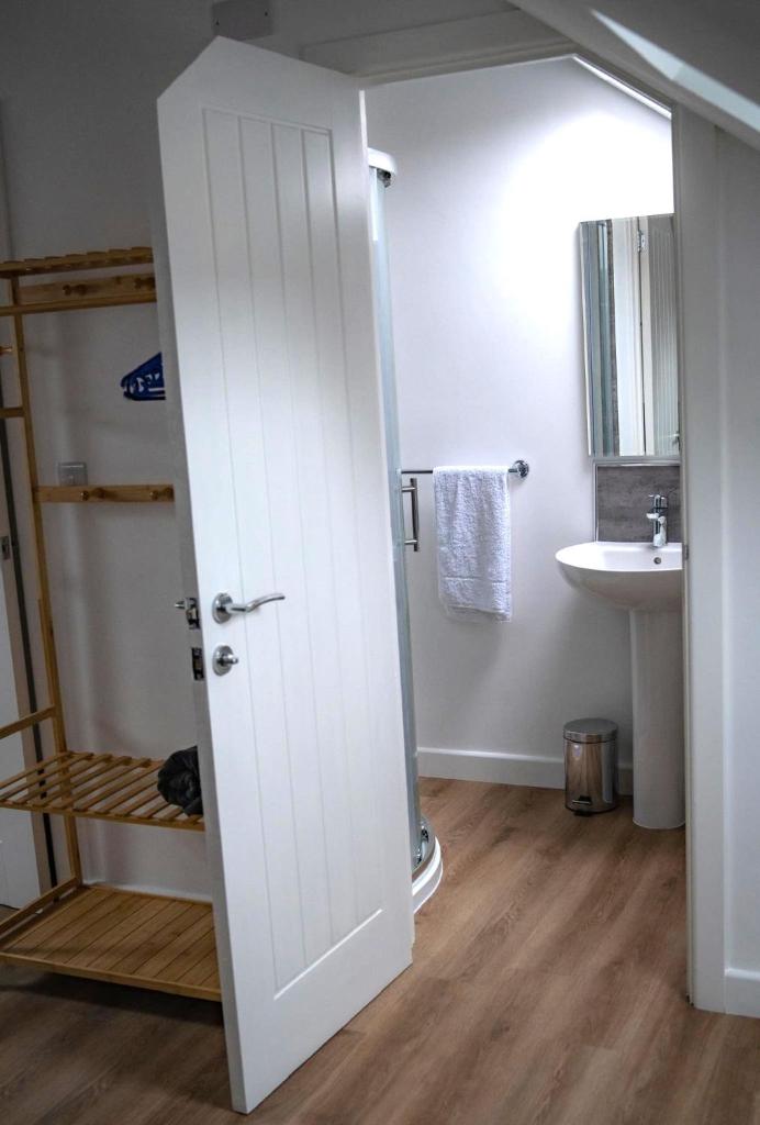 3BR Home 3 Parking Near Cardiff Bay City Centre and Stadium 3