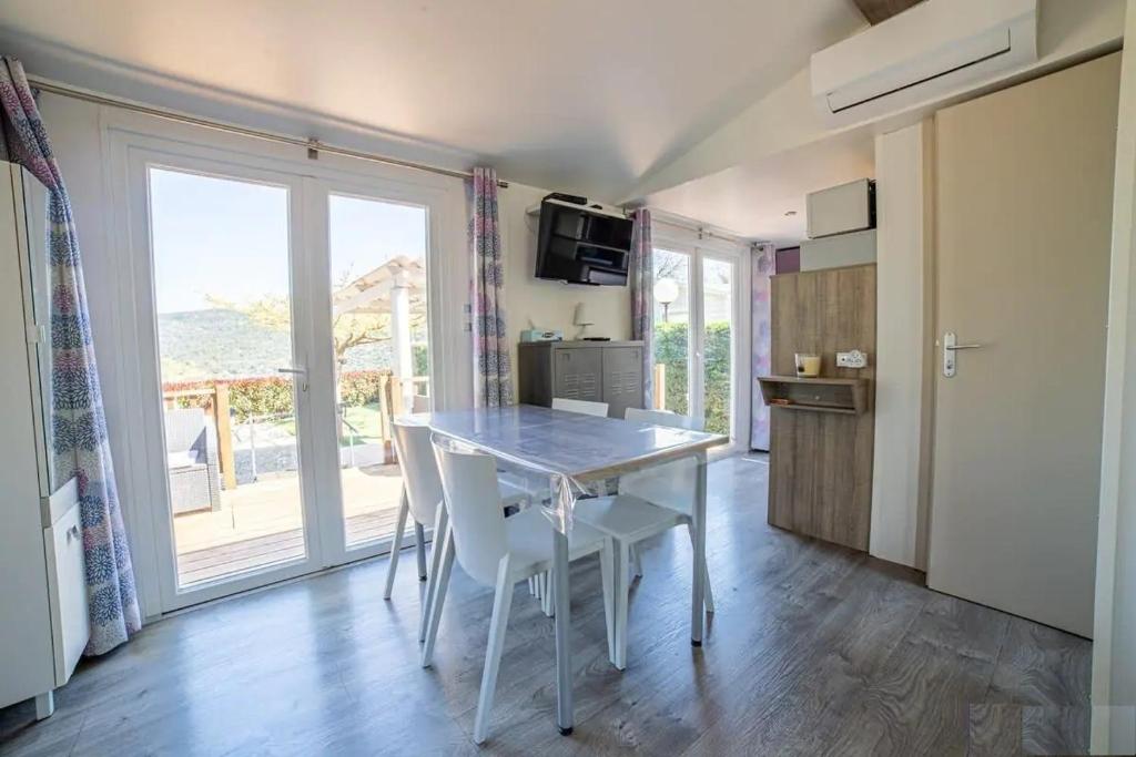 Photo de la galerie de l'établissement CASITA - MOBIL HOME - CAMPING - Mobilhome de particulier dans un camping, à La Garde-Freinet