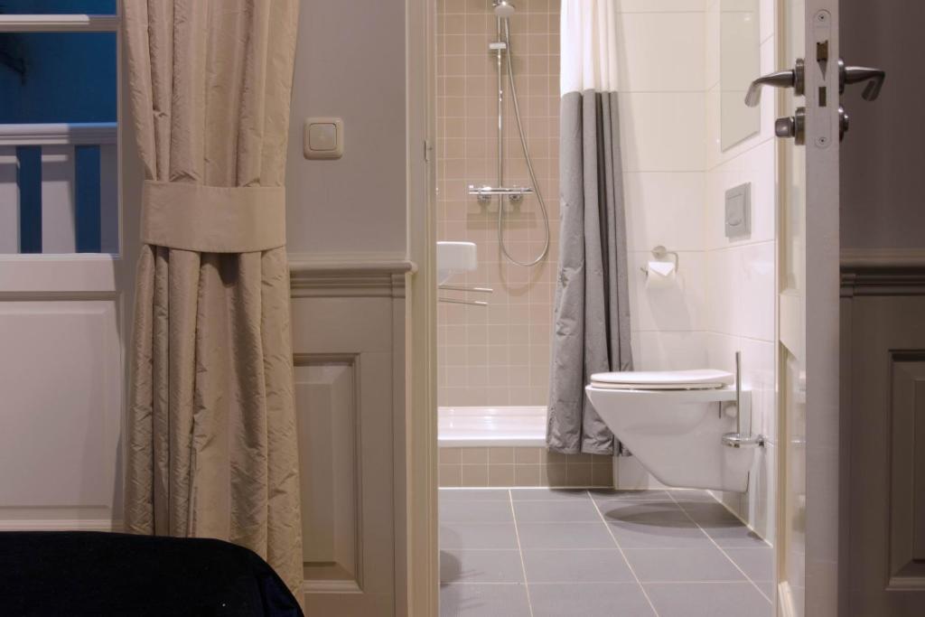 Amsterdam Canal Suites 5