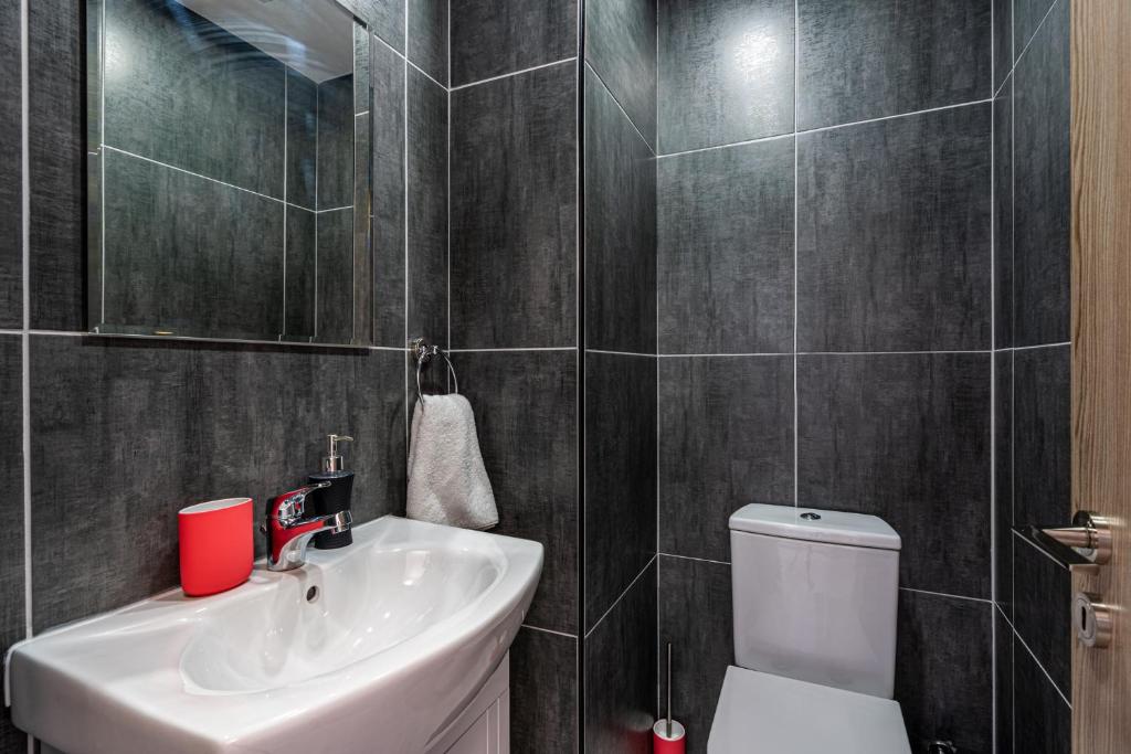 Crystal 2-Bedroom Apartment in Larnaca 3