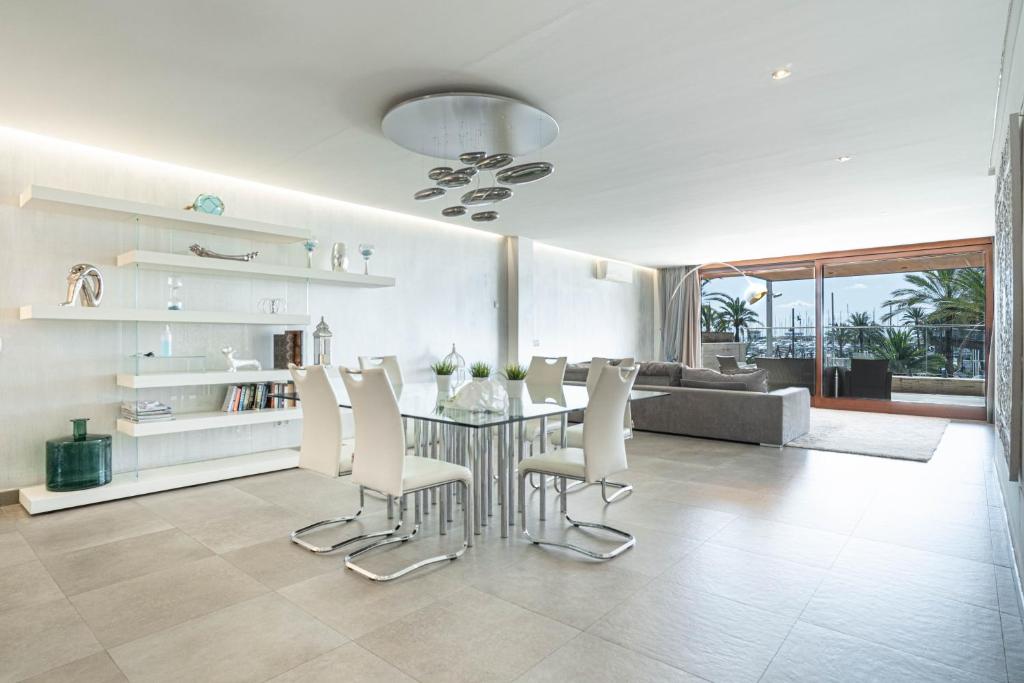 GRAND TERRACE APARTMENT in Puerto de Alcudia