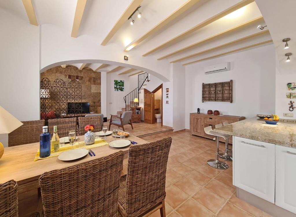 Casa Sèquia by NRAS 1