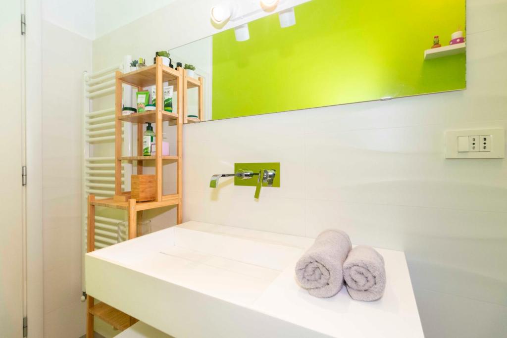 GuestHost - Vanchiglia Sunny Flat 8