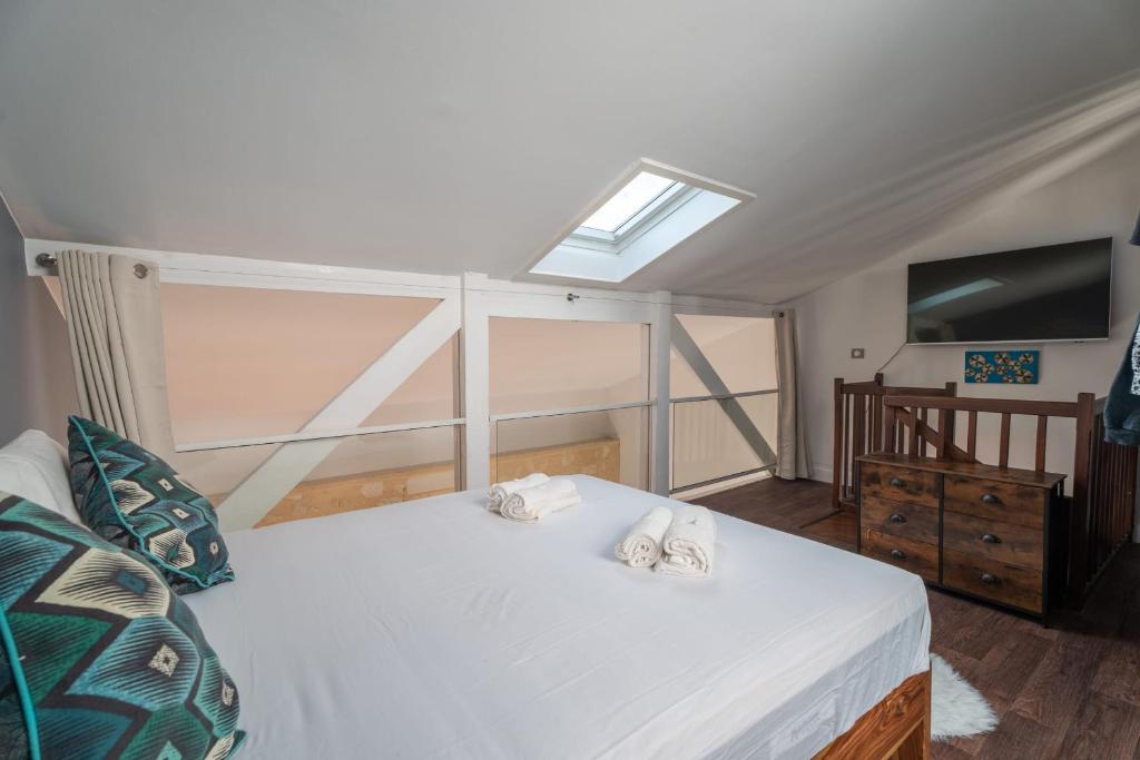 Large bright duplex in Bordeaux 7