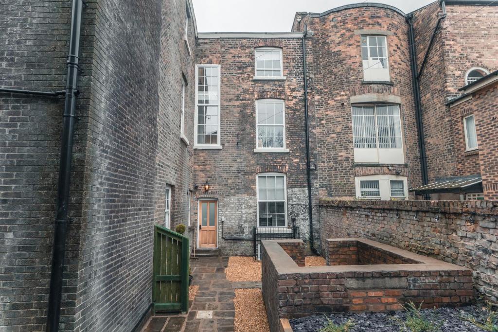 Clarence Street Town House 6