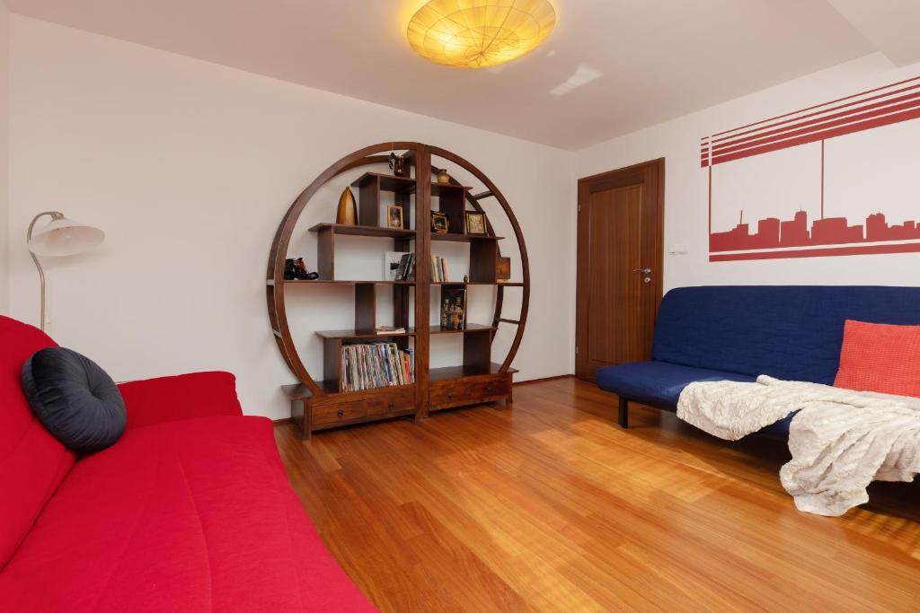 Quiet Bemowo House with Garden by Noclegi Renters 8