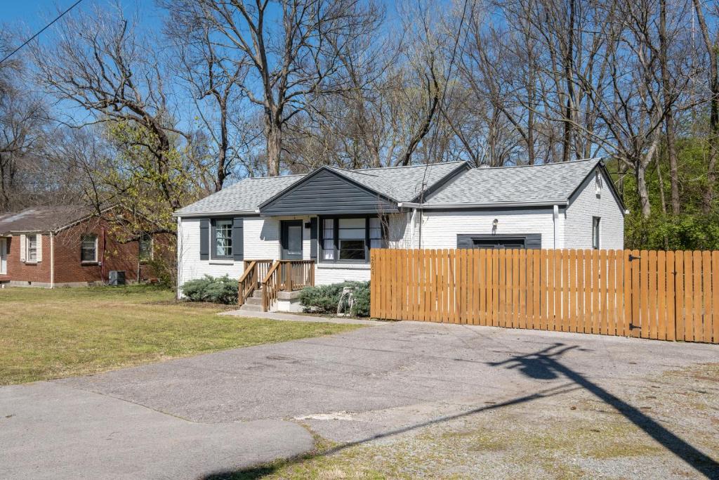 The Titan - Pet-friendly Bungalow Image