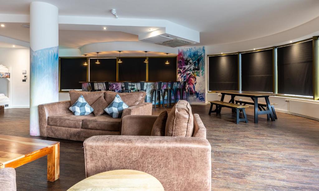 Big Stay Suites 8