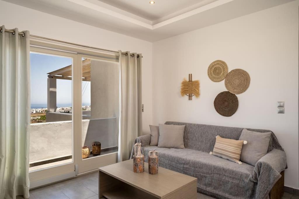 In the heart of Fira & free pool - Nychteri suite