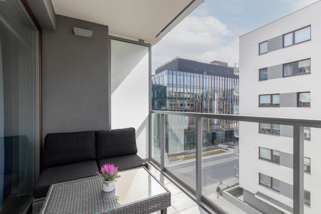Westfield Burakowska Apartment with Parking by Noclegi Renters 8