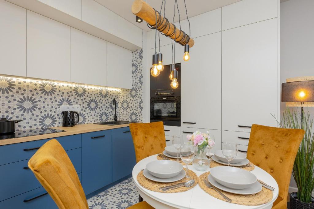 Westfield Burakowska Apartment with Parking by Noclegi Renters 3