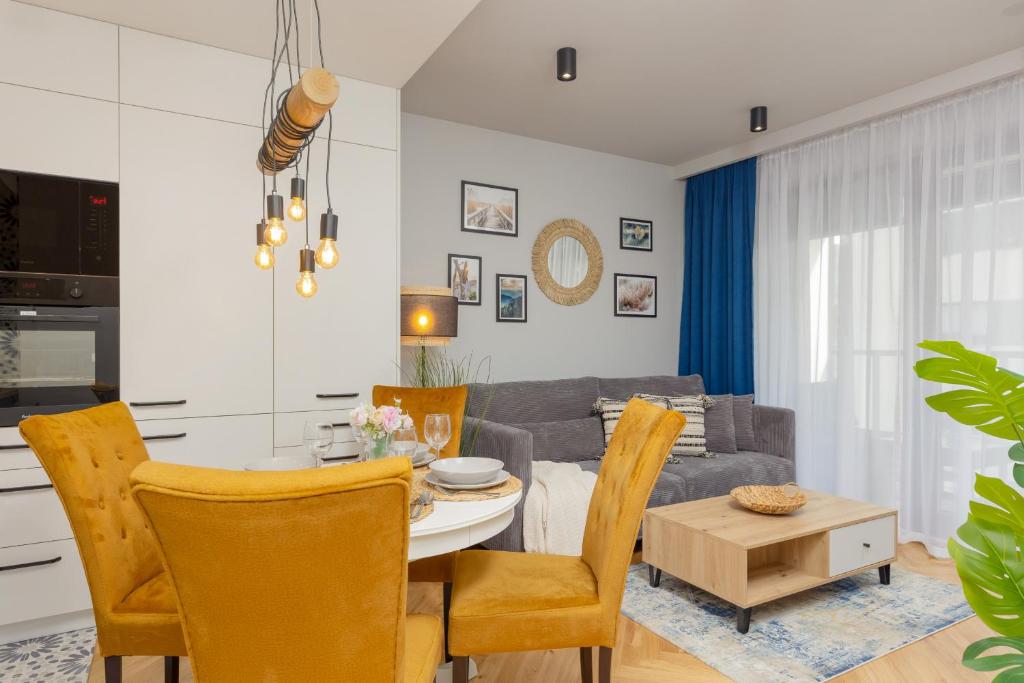 Westfield Burakowska Apartment with Parking by Noclegi Renters 2