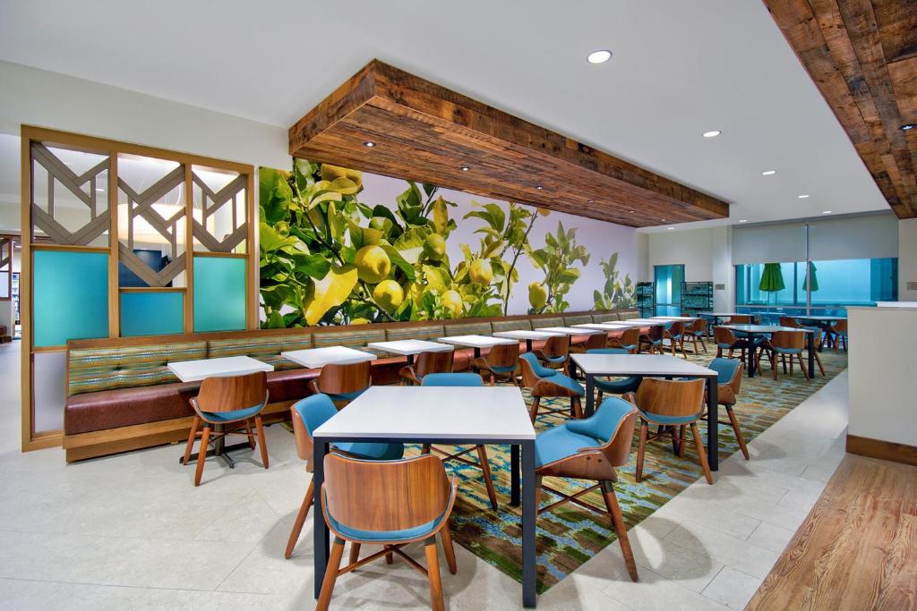 Fairfield by Marriott Inn & Suites Orlando at FLAMINGO CROSSINGS® Town Center Image
