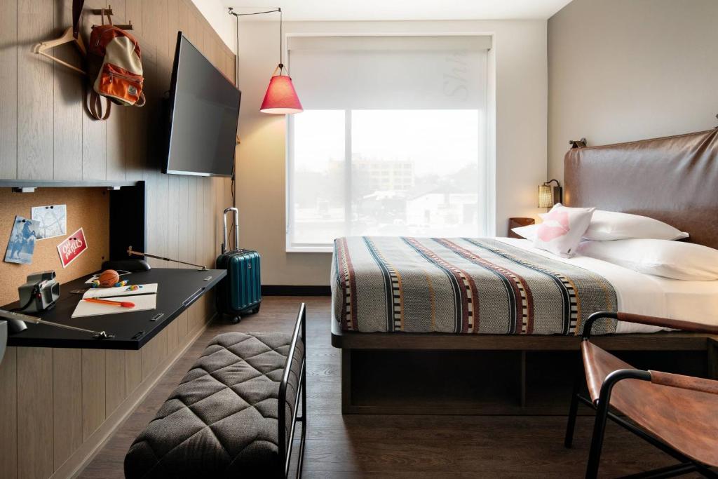 Moxy Austin - University Image