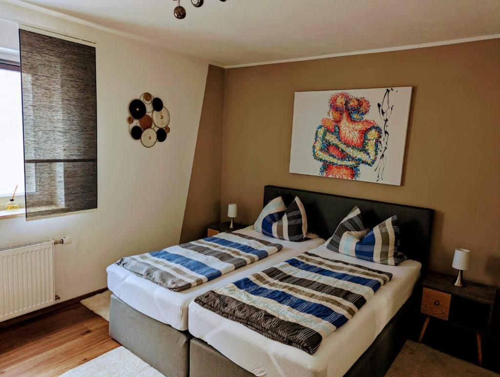 Ferienwohnung Jobst - Ruhig mit Blick ins Grüne 2