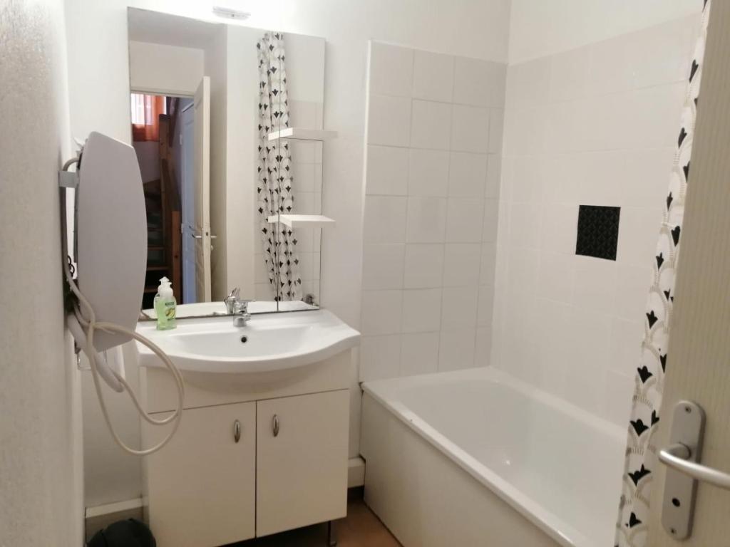 Villa 45 M2 dans parc arboré avec piscine 3