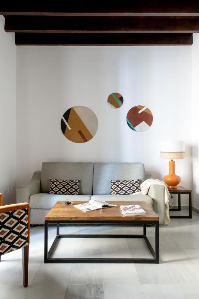 Triana Boutique Apartments by Hommyhome 6