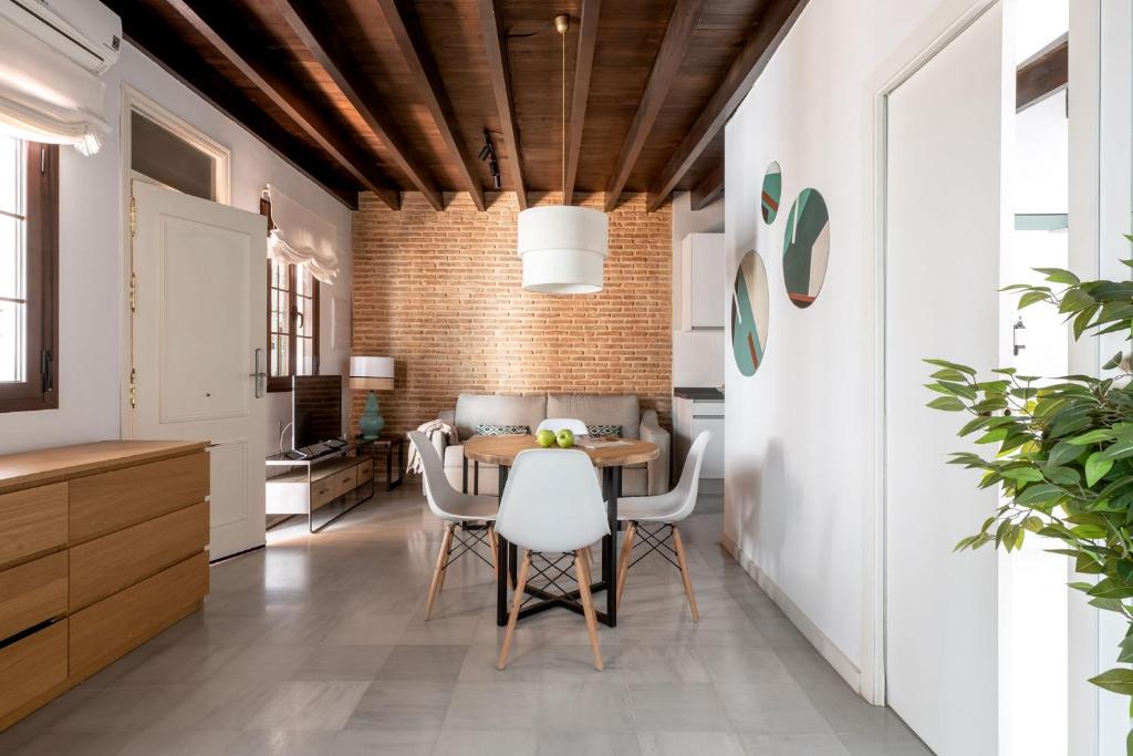 Triana Boutique Apartments by Hommyhome 2