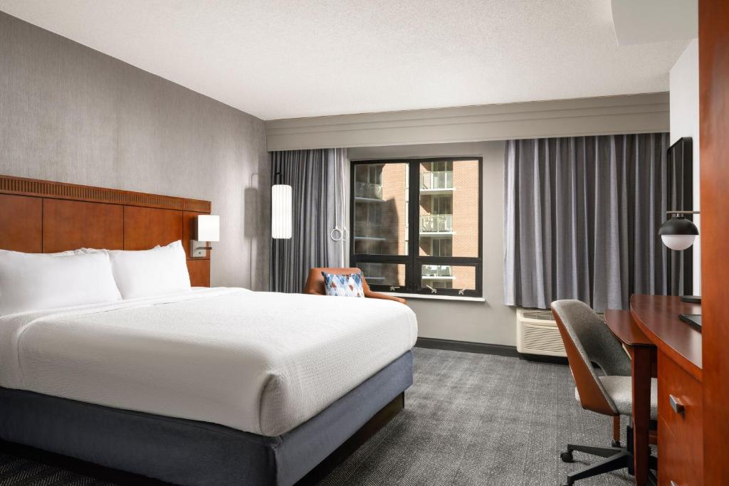 Courtyard by Marriott Washington Capitol Hill/Navy Yard Image
